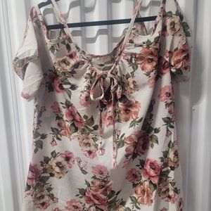Peekaboo Sleeve Floral Top